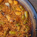 Descubriendo la variedad de arroces en los platos valencianos
