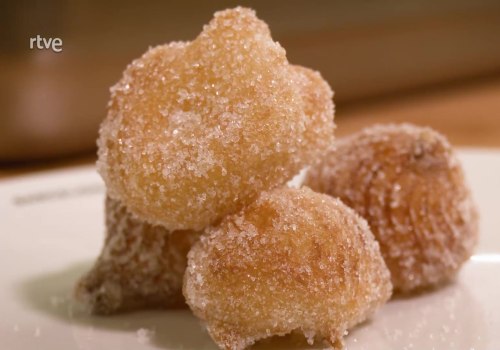 Versiones saladas y dulces del plato tradicional valenciano - Bunyols